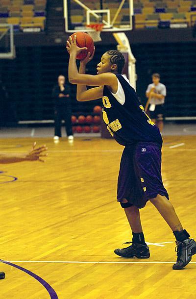 Lady Tigers take court tonight