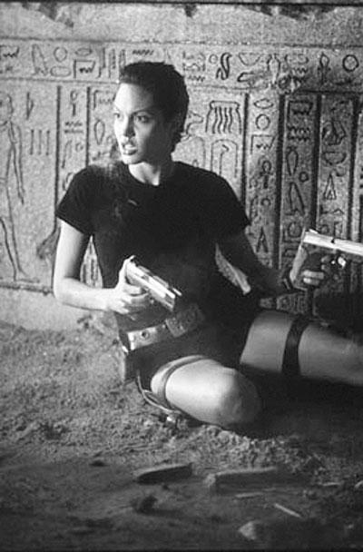 Jolie revisits tombs as Lara Croft