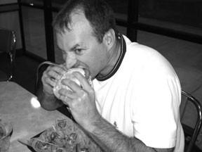 One-pound burger makes man of writer