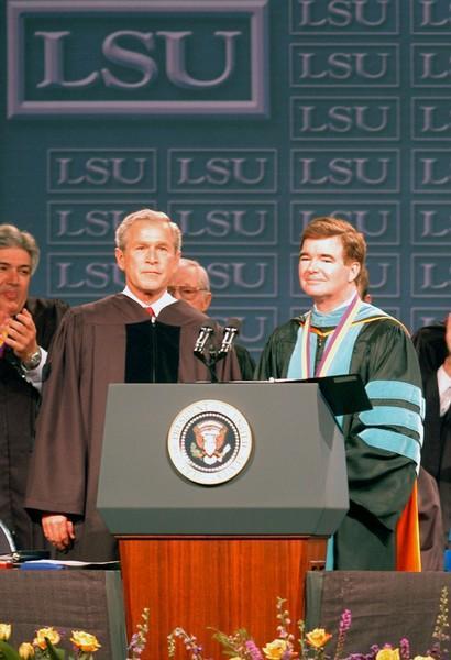 Bush addresses Spring 2004 graduates