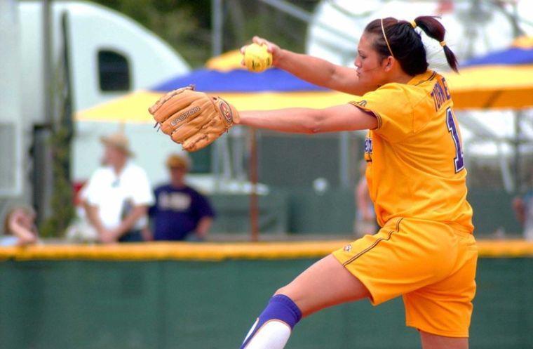 Softball sweeps Ole Miss at home