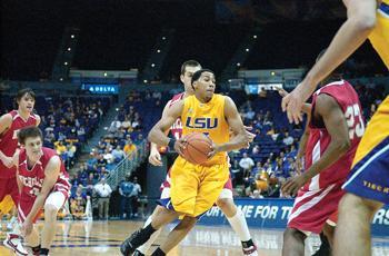 Arkansas shoots past LSU, 87-61