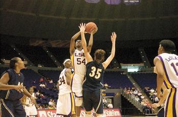 Women's basketball aims to continue defensive effort over break