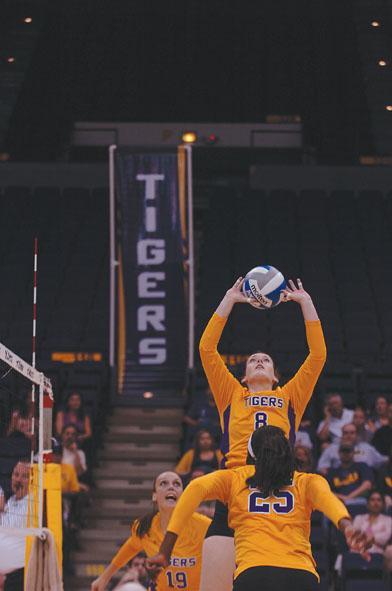 Junior Sam Dabbs (8) sets the ball during a match against Kentucky on Monday at the PMAC.