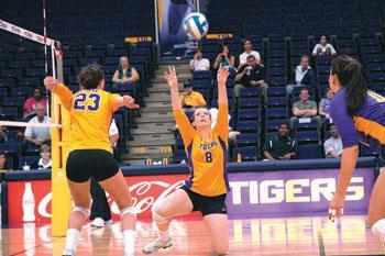 Junior setter Sam Dabbs (8) puts the ball in scoring position for the Tigers&#8217; offense Sunday against South Carolina.