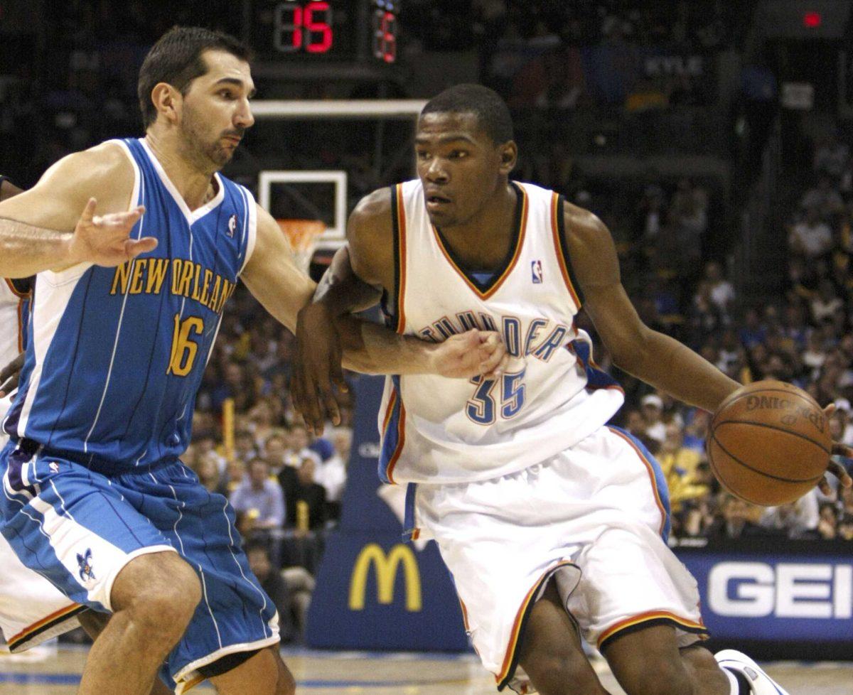 Oklahoma City forward Kevin Durant (35) drives the ball past New Orleans forward Peja Stojakovic on Tuesday in the Hornets&#8217; win in Oklahoma City.