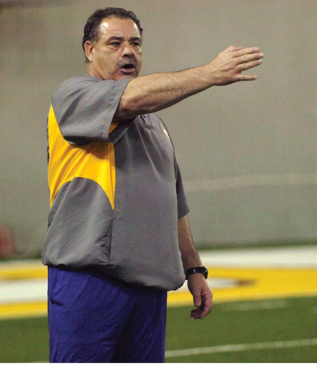 Defensive coordinator John Chavis directs players Tuesday during spring practice.