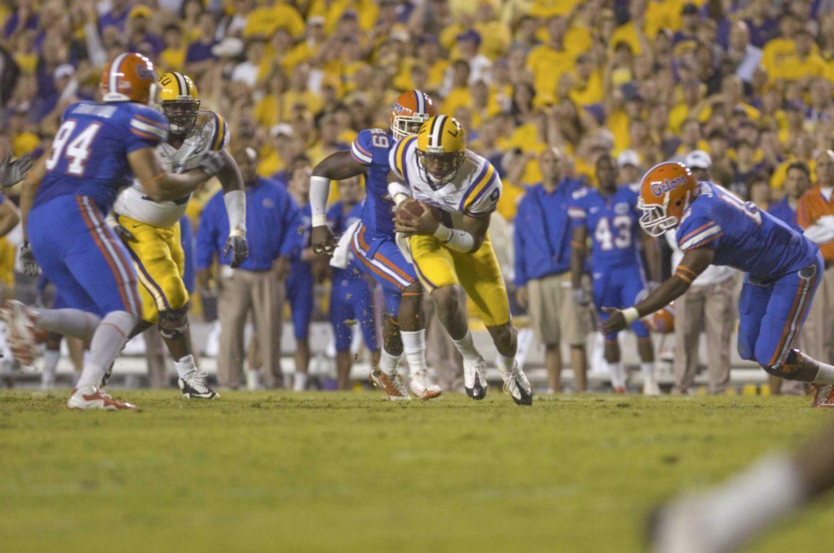 Florida junior linebacker A.J. Jones tackles LSU sophomore quarterback Jordan Jefferson on Saturday during the Tigers&#8217; 13-3 loss to Florida in Tiger Stadium.