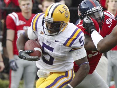 LSU senior running back Keiland Williams runs past Ole Miss defenders during the Tigers&#8217; 25-23 loss Saturday to Ole Miss in Oxford, Miss.