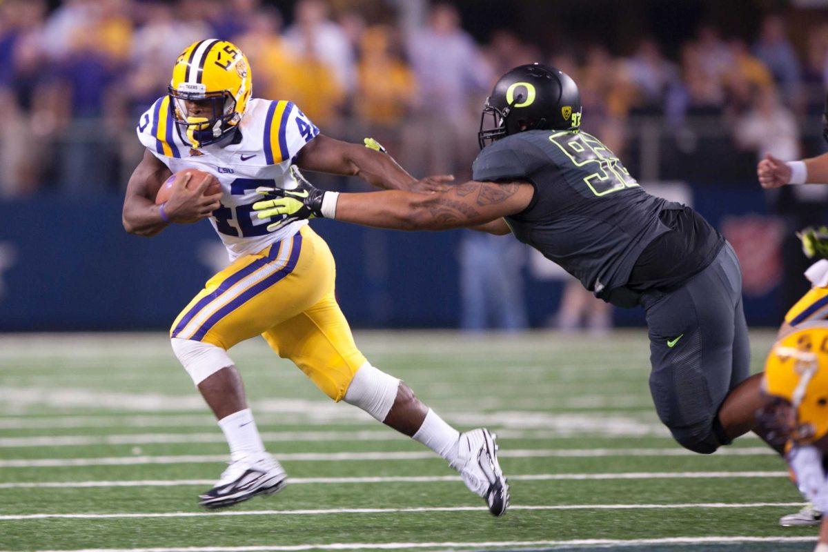 LSU sophomore running back Michael Ford (42) outruns an Oregon defender Saturday during LSU&#8217;s 40-27 win against Oregon in Cowboys Stadium.