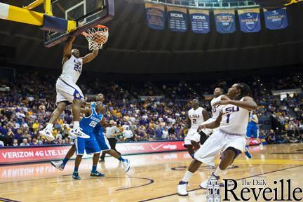 Senior forward Storm Warren dunks Saturday during LSU&#8217;s 74-50 loss to Kentucky.