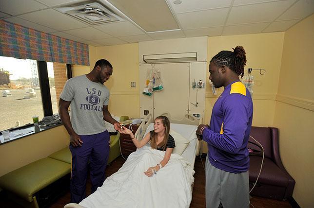 Football players visit children's hospital 6