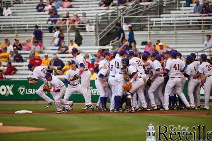 The LSU baseball team runs onto the field Wednesday before the game against ULL. The Tigers defeated the Ragin&#8217; Cajuns, 5-0.