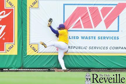 Junior outfielder Arby Fields slams into the wall with a catch during Sunday&#8217;s 5-3 loss against Georgia.