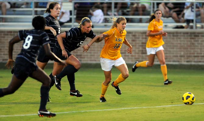 Soccer: North Carolina State, goalie shut down LSU, 2-1