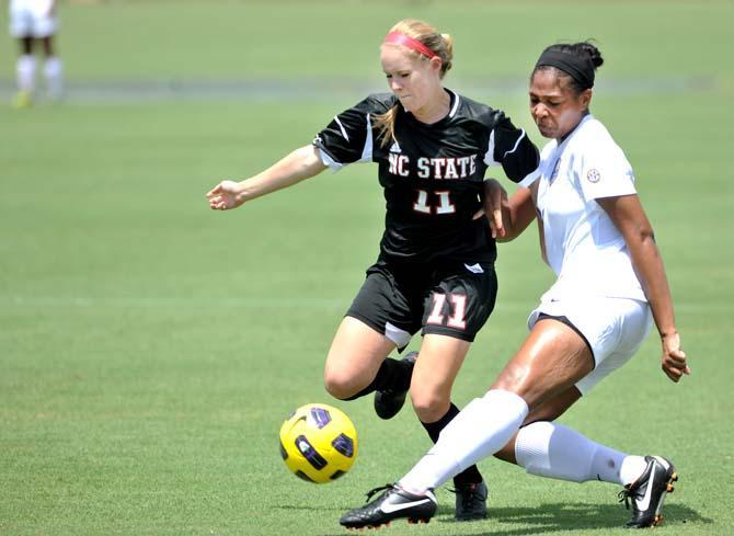 Soccer: North Carolina State, goalie shut down LSU, 2-1