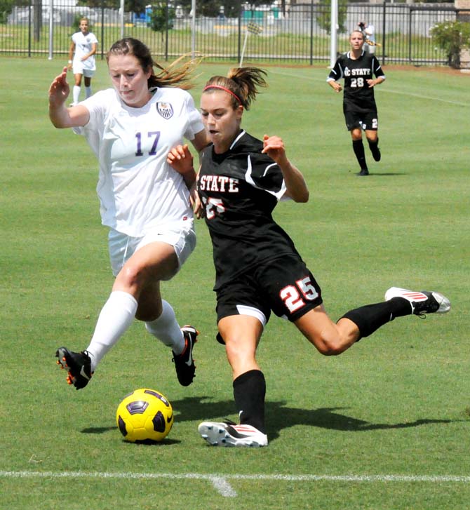 Soccer: North Carolina State, goalie shut down LSU, 2-1