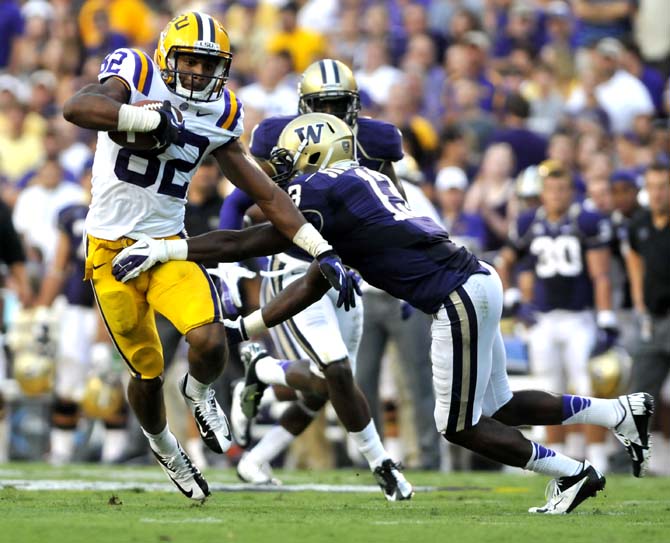 Football: LSU dominates Washington Huskies, 41-3