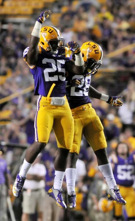 Sloppy LSU trudges past Towson, 38-22