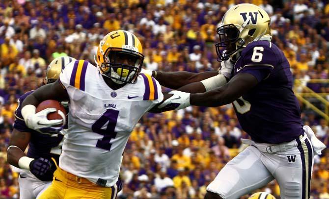 Football: LSU dominates Washington Huskies, 41-3