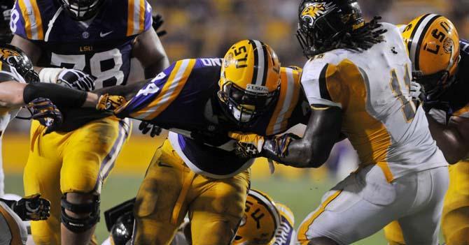 Sloppy LSU trudges past Towson, 38-22