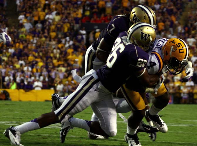 Football: LSU dominates Washington Huskies, 41-3