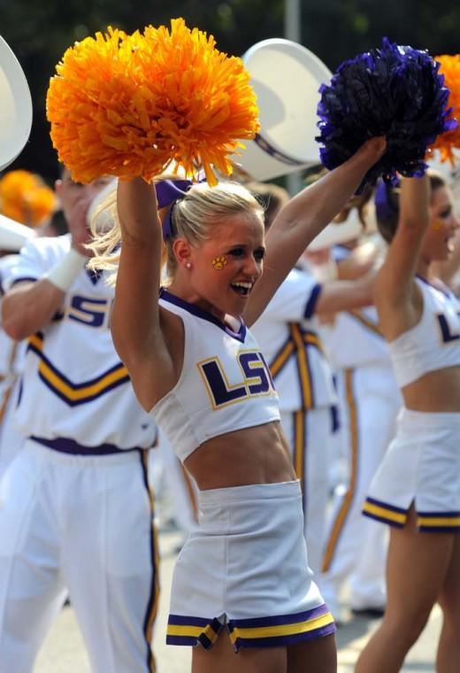 Football: LSU dominates Washington Huskies, 41-3