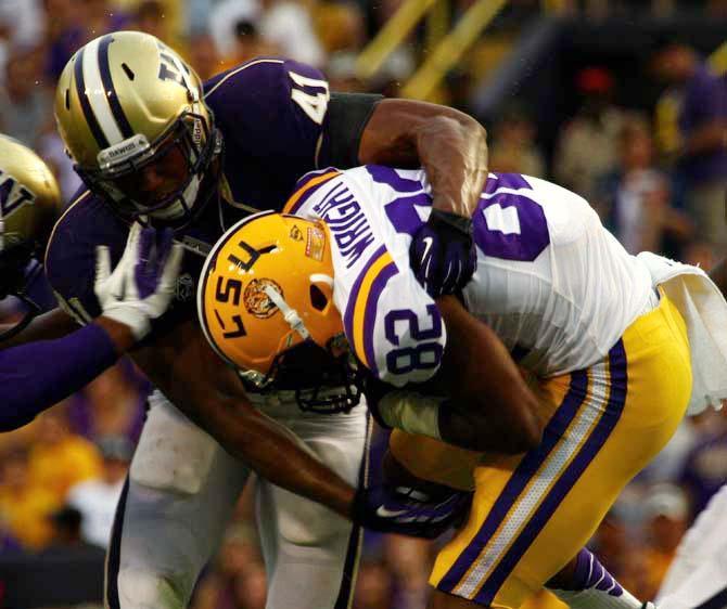 Football: LSU dominates Washington Huskies, 41-3