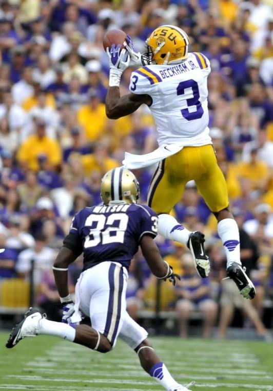 Football: LSU dominates Washington Huskies, 41-3