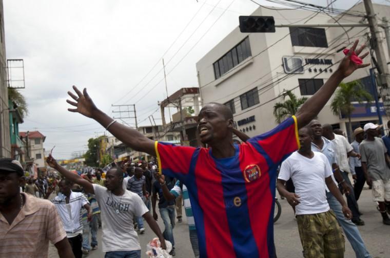 People demonstrate during a protest against Haiti's President Michel Martelly government in Port-au-Prince, Haiti, Sunday, Sept. 30, 2012. (AP Photo/Dieu Nalio Chery)
 