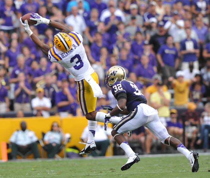 Football: LSU dominates Washington Huskies, 41-3