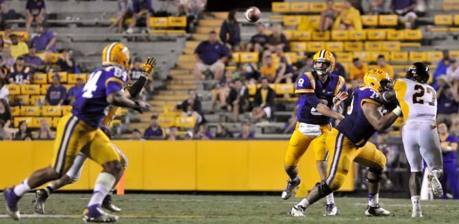 Sloppy LSU trudges past Towson, 38-22