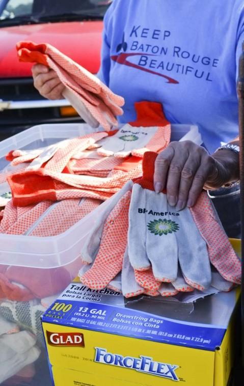 Keep Baton Rouge Beautiful cleans up LSU Lakes