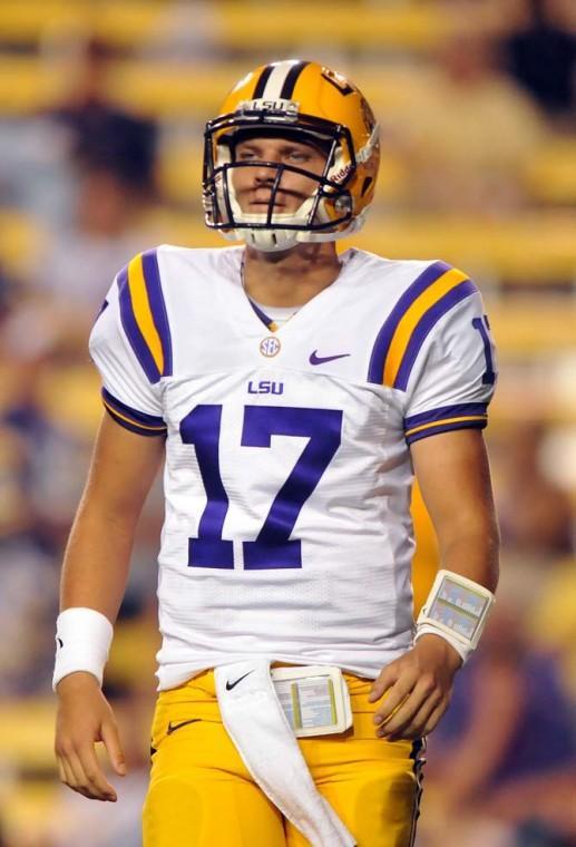 Football: LSU dominates Washington Huskies, 41-3