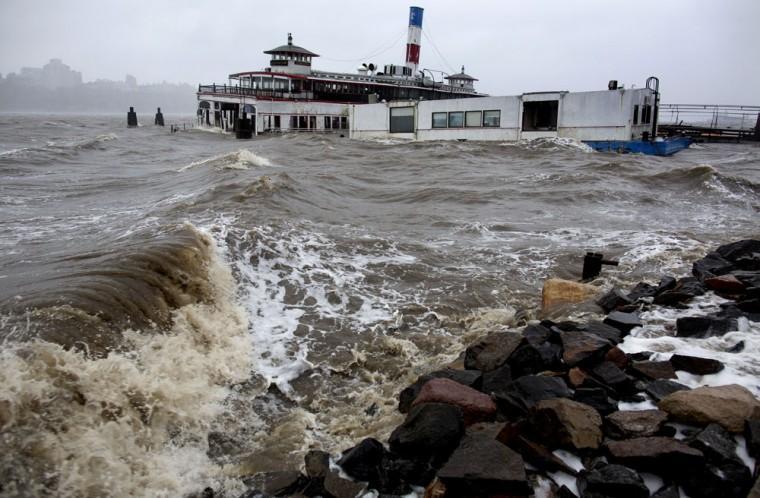 Students&#8217; families prepare for superstorm Sandy