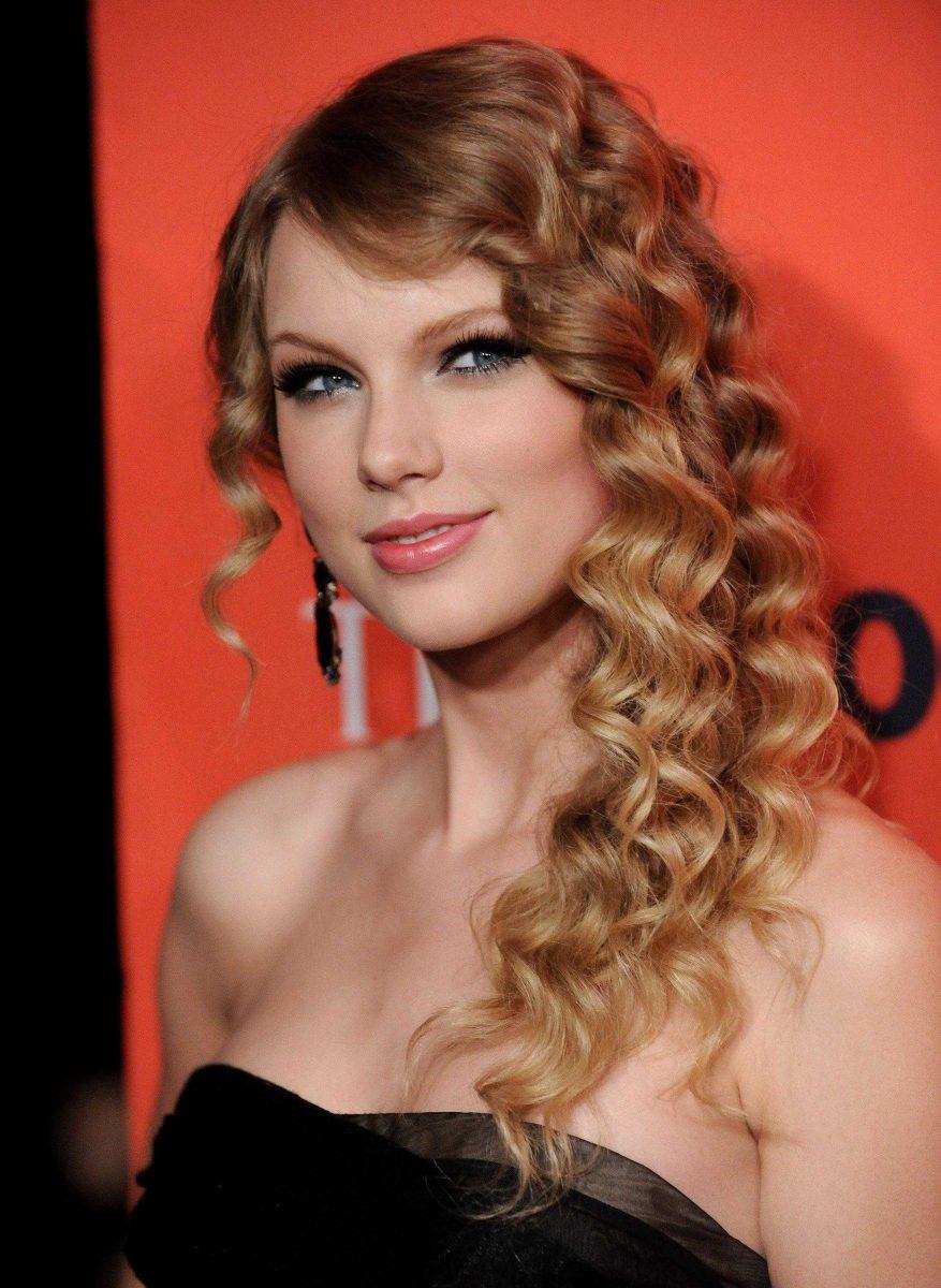 Singer Taylor Swift attends the TIME 100 gala celebrating the 100 most influential people, at the Time Warner Center, Tuesday, May 4, 2010 in New York. ASSOCIATED PRESS