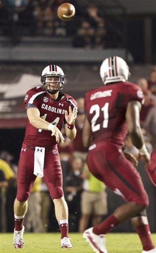 South Carolina quarterback Connor Shaw, left, throws a short pass to running back Marcus Lattimore, right, to pick up a first down, during the first quarter of an NCAA college football game against Georgia in Columbia, S.C., Saturday, Oct. 6, 2012. (AP Photo/Brett Flashnick)
 