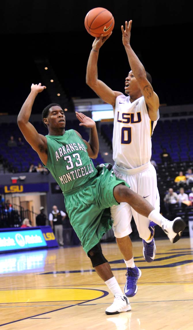 Men's basketball: Tigers tip season off against Gauchos