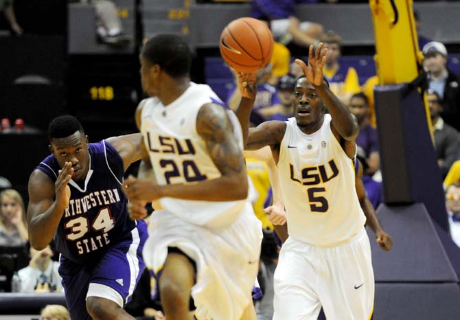 Men's Basketball: Tigers survive Demons, 102-95