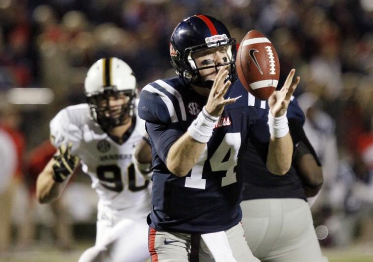 Football: Former JUCO star Bo Wallace helps Ole Miss