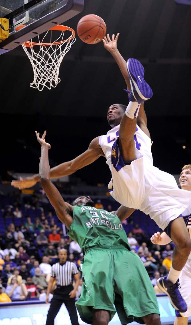 Men's basketball: Tigers tip season off against Gauchos