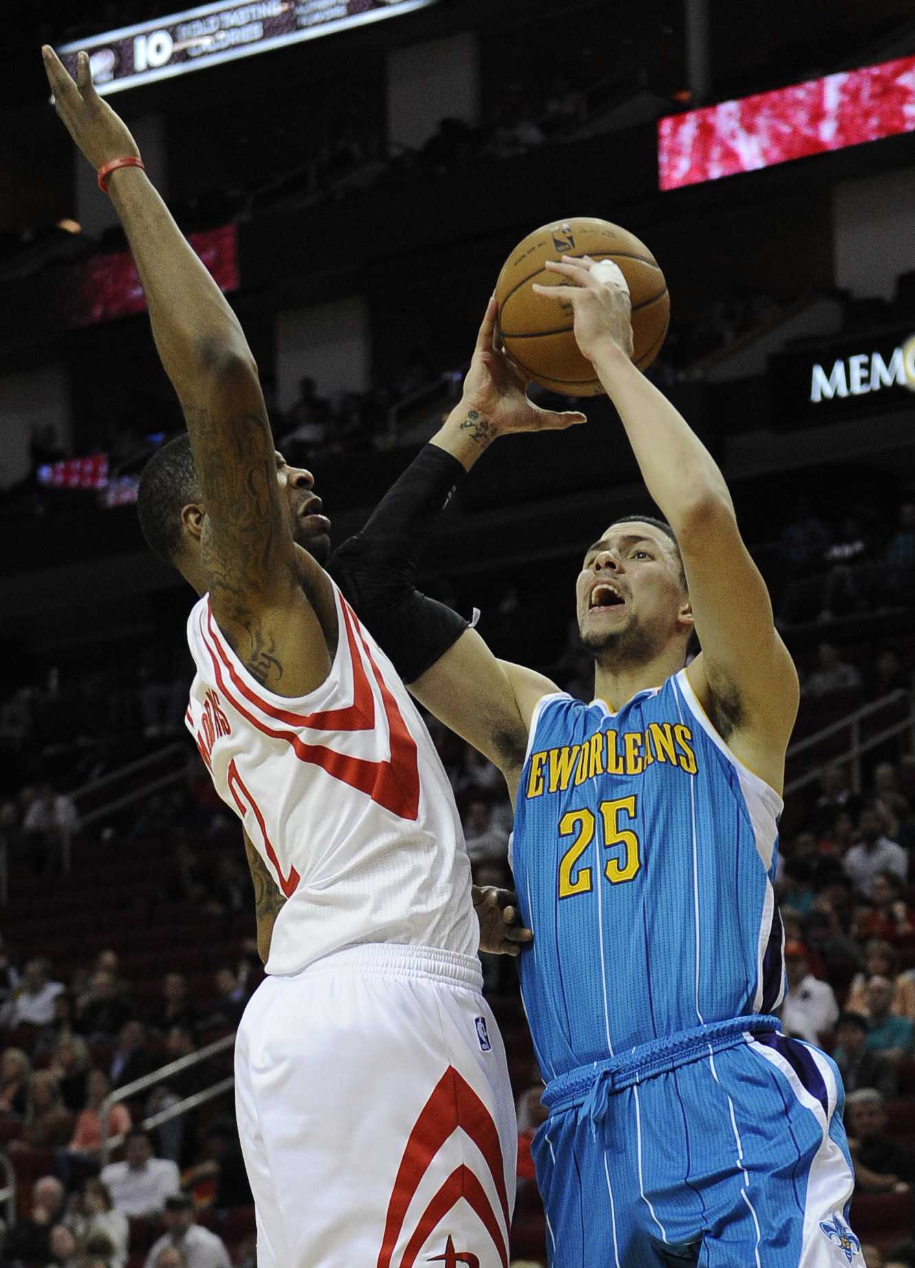 NBA: Harden scores 30, Rockets beat Hornets