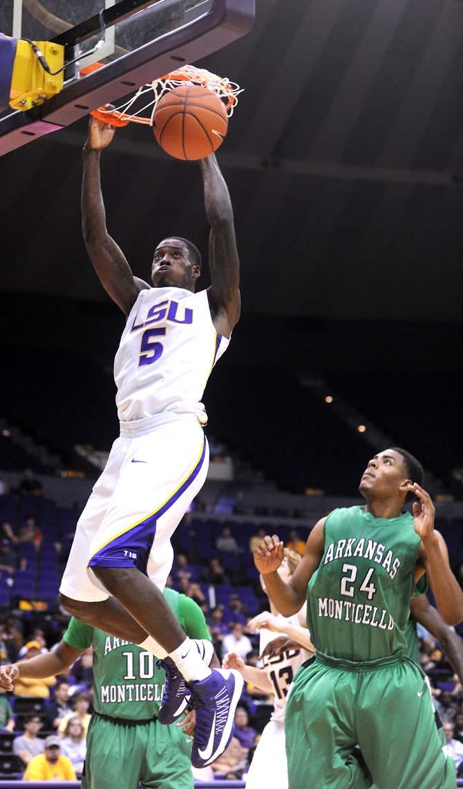 Men's basketball: Tigers tip season off against Gauchos