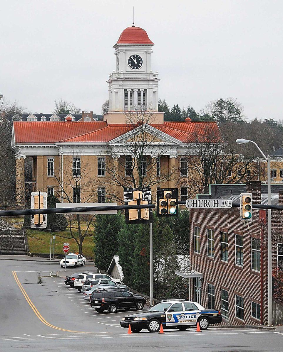 Police close roads surrounding the Blount County Courthouse Tuesday afternoon Nov. 27, 2012 after a bomb threat. Bomb threats forced the evacuation of 24 courthouses across Tennessee Tuesday morning, including the federal building in Memphis, but authorities who are investigating said no devices were found. (AP Photo/The Daily Times, Joy Kimbrough) Mandatory Credit (AP Photo | Joy Kimbrough | The Daily Times)