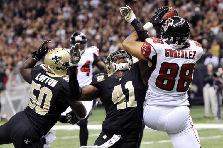 Atlanta Falcons tight end Tony Gonzalez (88) pulls in a touchdown reception over New Orleans Saints middle linebacker Curtis Lofton (50) and strong safety Roman Harper (41) in the second half of an NFL football game at Mercedes-Benz Superdome in New Orleans, Sunday, Nov. 11, 2012. The Saints won 31-27. (AP Photo/Bill Feig)
 