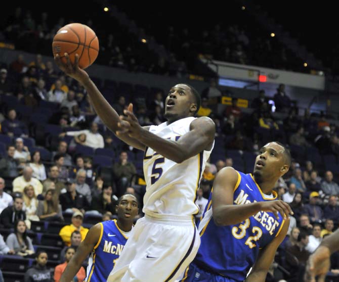 Men's Basketball: Tigers rout McNeese, 73-48