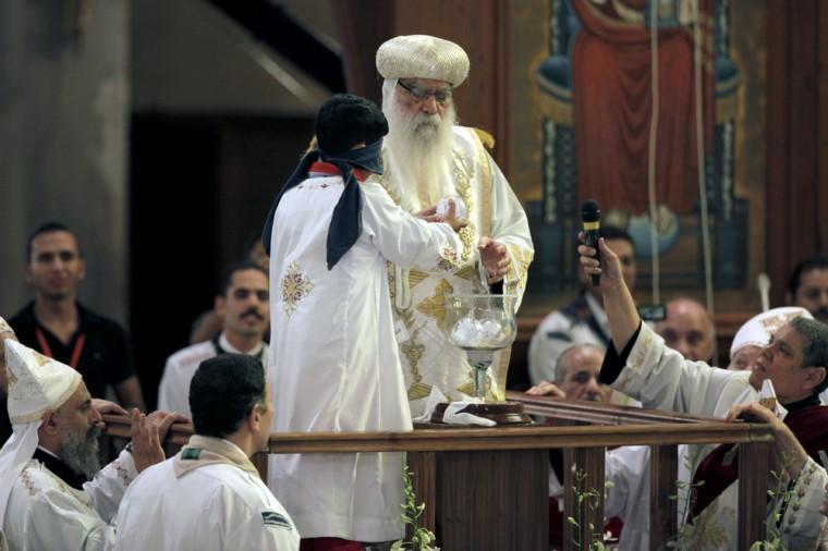 Egypt&#8217;s Copts choose new pope, child chooses from crystal chalice