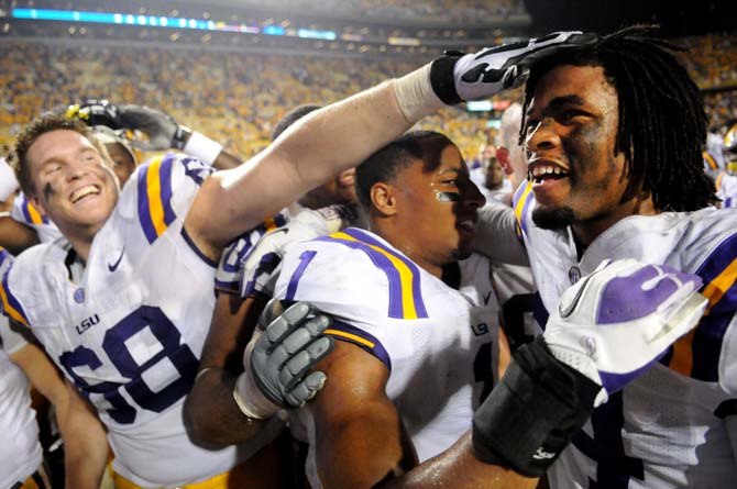 Football: LSU offensive line protects Mettenberger from South Carolina threat