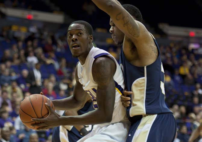 Men's Basketball: Tigers take down Mocs, 80-67