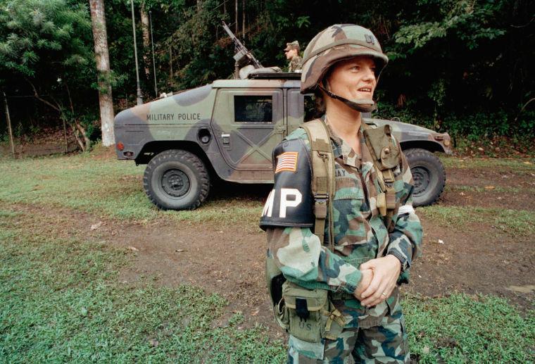 The lifting of the 1994 ban of women in combat positions will cause female soldiers to no longer be limited to guard duty and patrol and will make them eligible for front-line and commando positions.
 